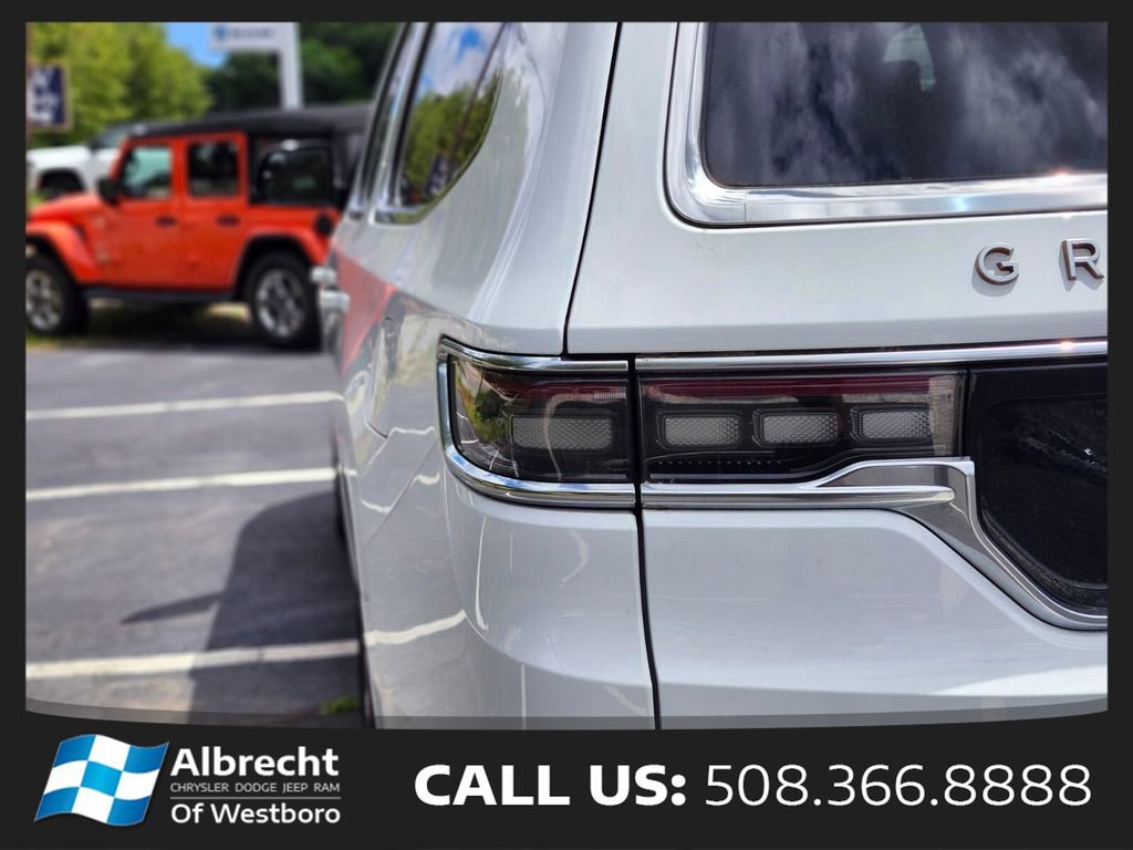 Used 2024 Jeep Grand Wagoneer L Series III AWD/4WD image 9