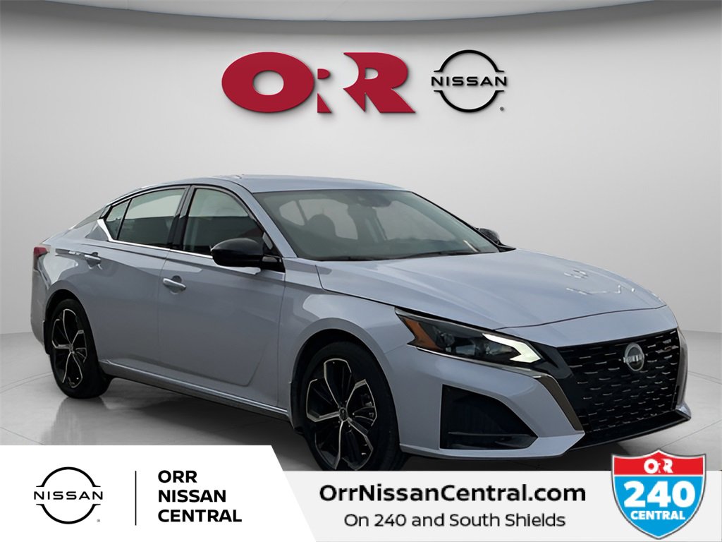 Certified 2025 Nissan Altima 2.5 SR image 3