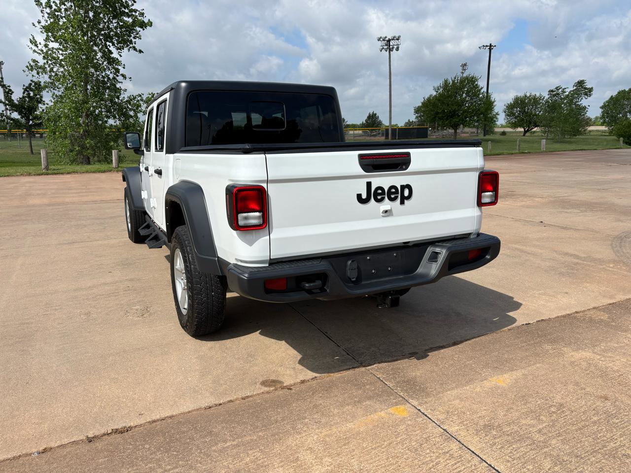 Used 2023 Jeep Gladiator Sport AWD/4WD image 7