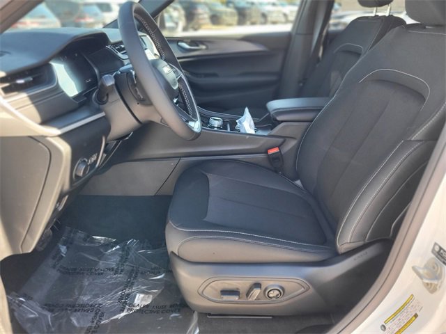 New 2025 Jeep Grand Cherokee Laredo w/ MOPAR Finishing Package image 4