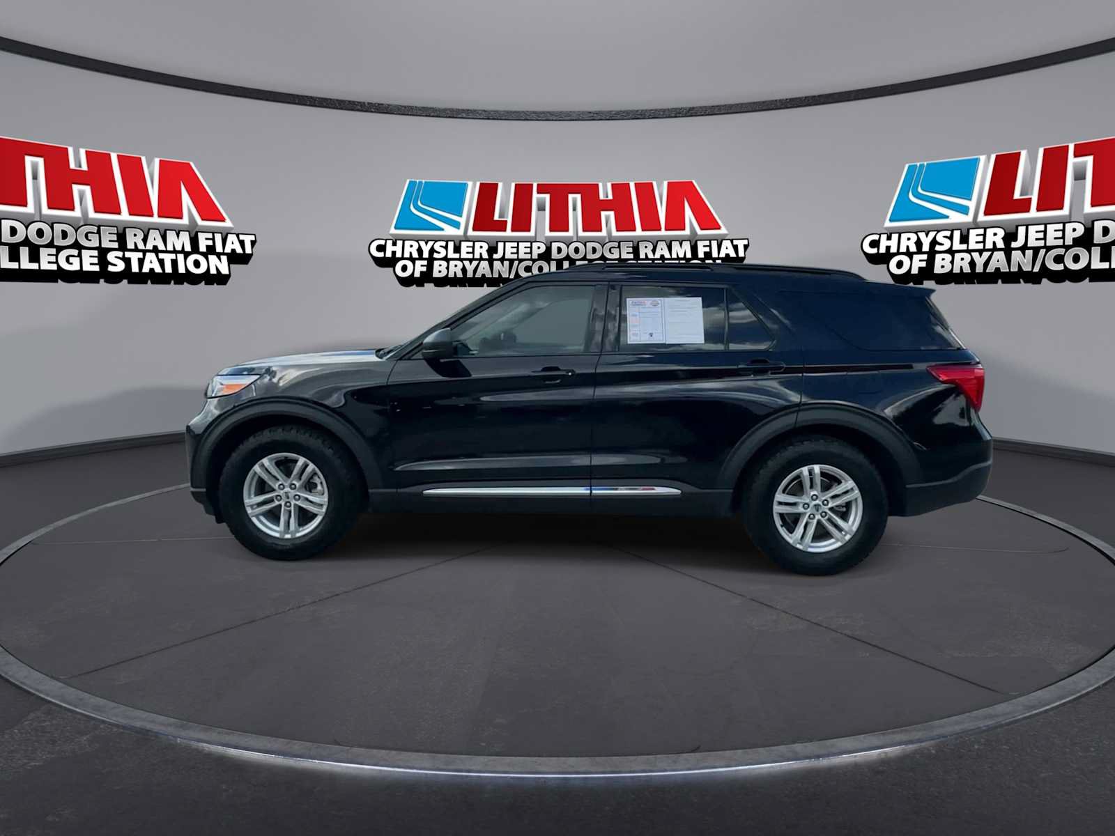 Used 2024 Ford Explorer XLT w/ Equipment Group 202A RWD image 5