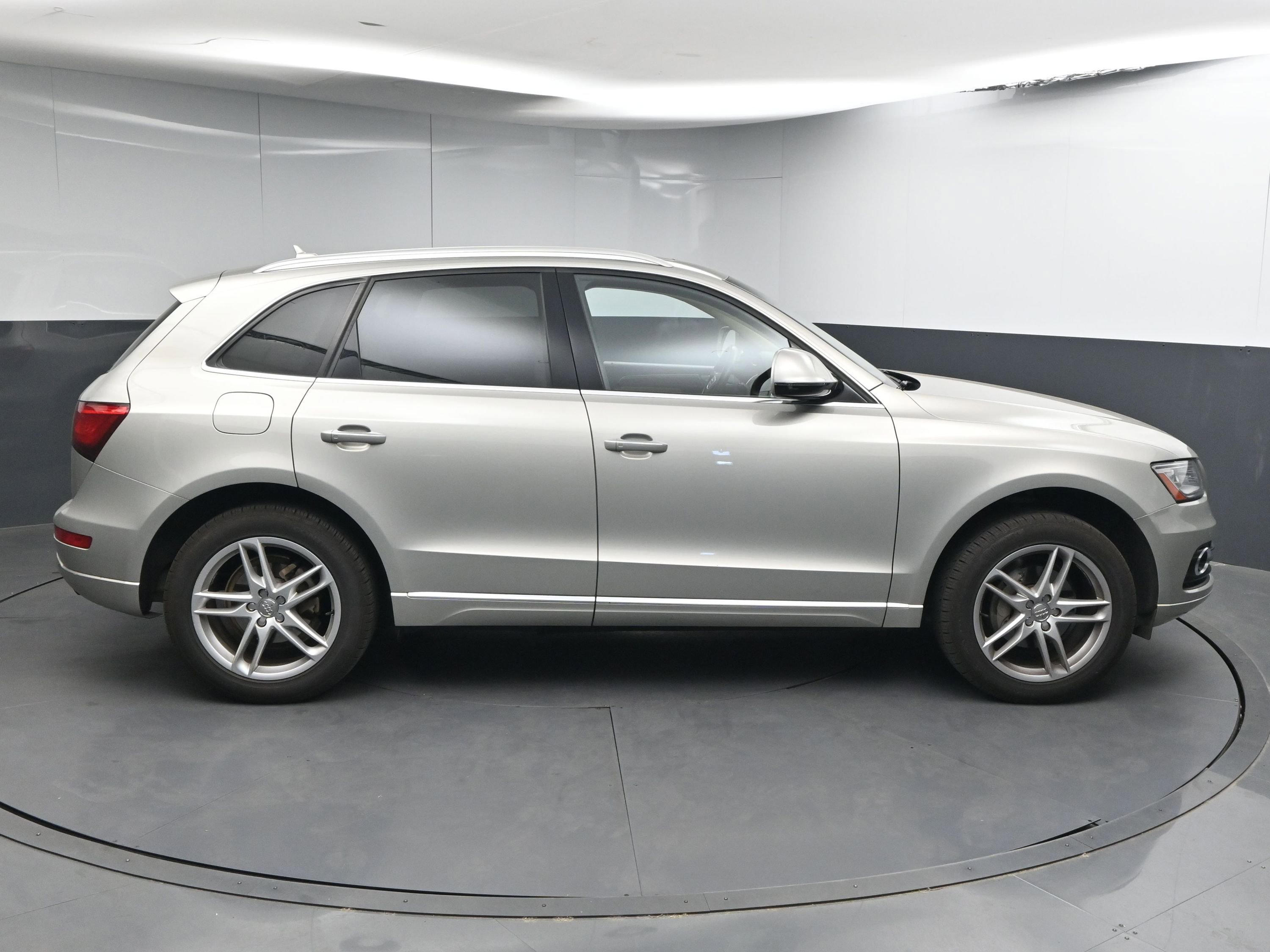 Used 2016 Audi Q5 2.0T Premium Plus w/ Technology Package image 9