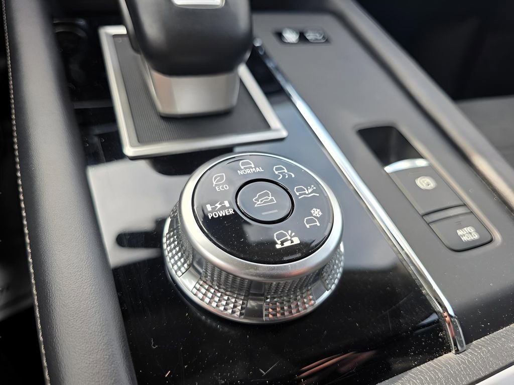 Used 2023 Mitsubishi Outlander SE image 32