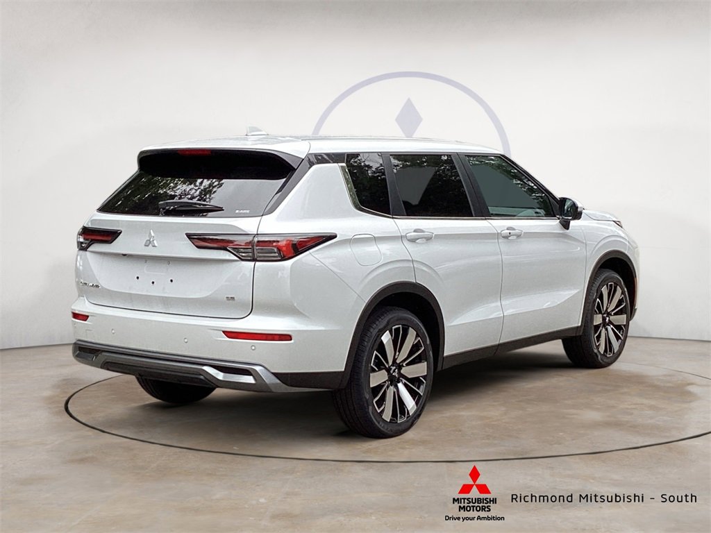 New 2025 Mitsubishi Outlander SE image 3