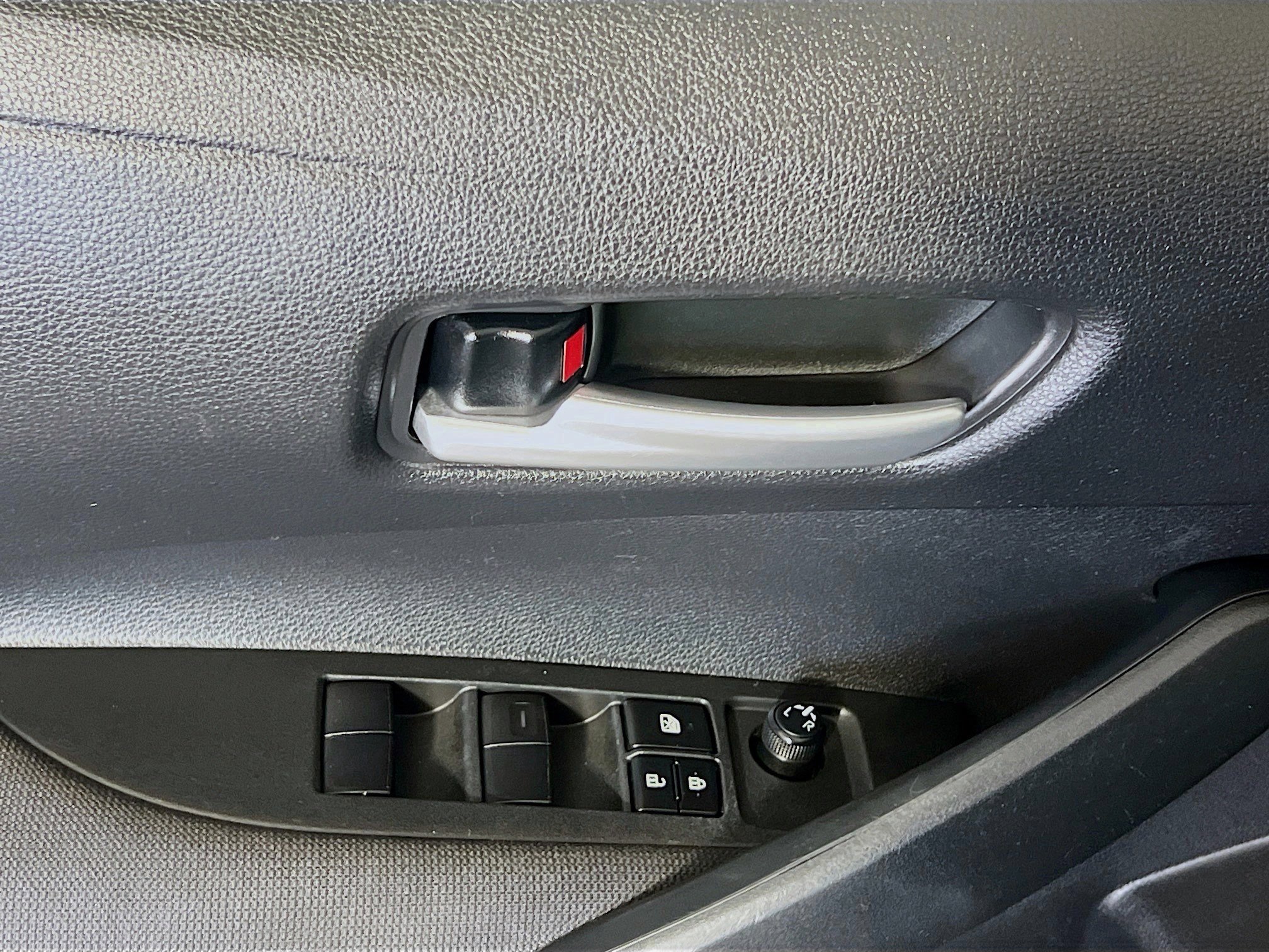 Used 2020 Toyota Corolla LE image 16