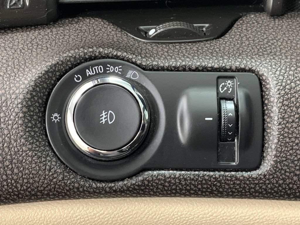 Used 2015 Chevrolet Malibu LT w/ Leather Package FWD image 10