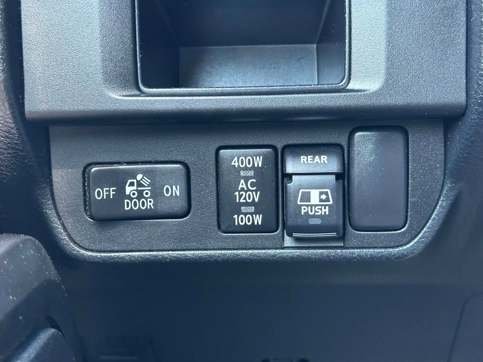 Used 2017 Toyota Tacoma TRD Sport w/ Tow Package (A/T) image 14
