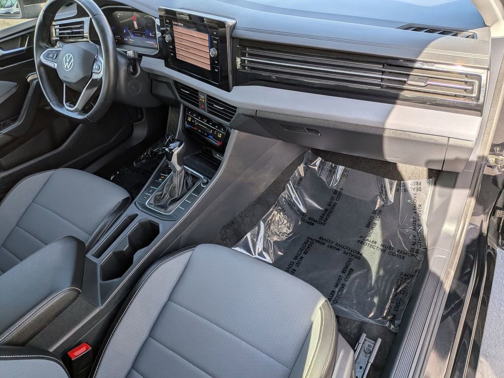 Used 2025 Volkswagen Jetta SE image 32