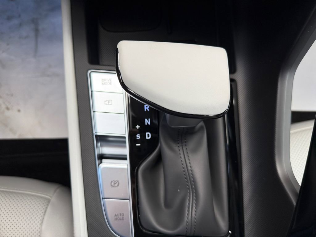 Used 2025 Hyundai Elantra Limited image 20