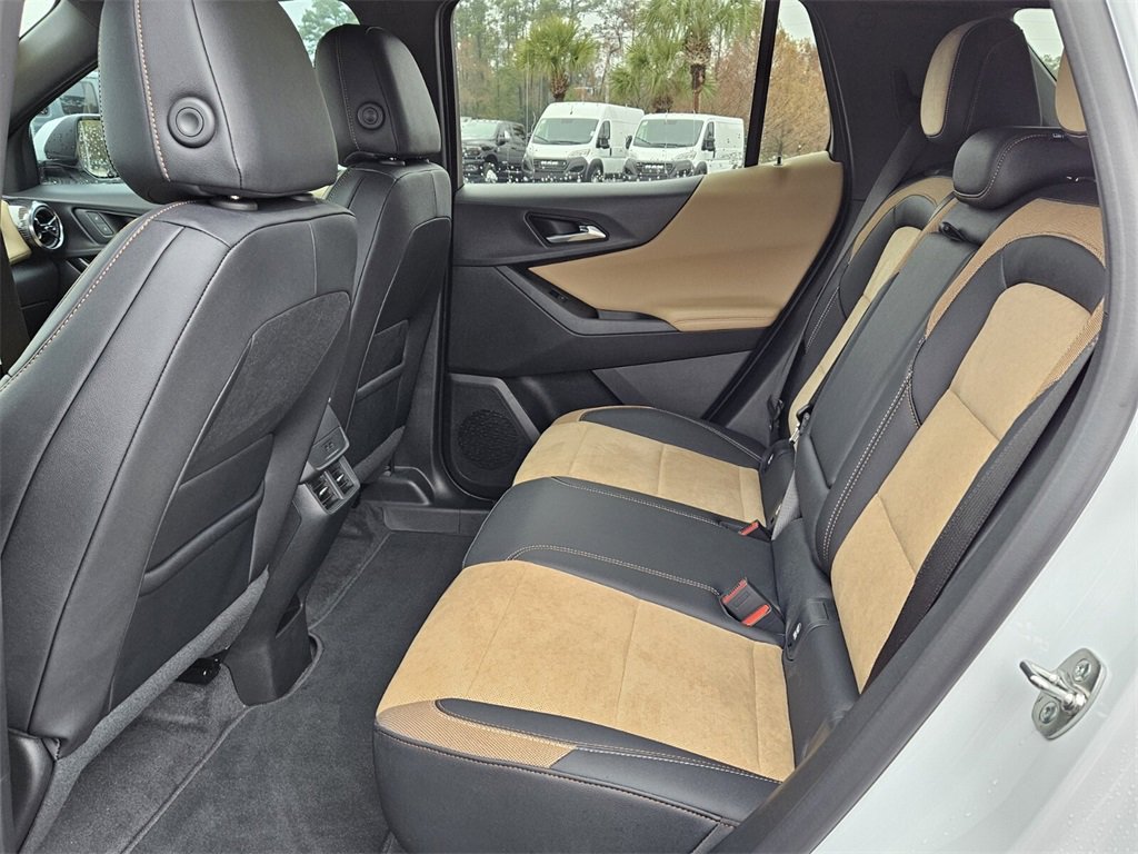 Used 2025 Chevrolet Equinox ACTIV w/ Safety and Technology Package image 11