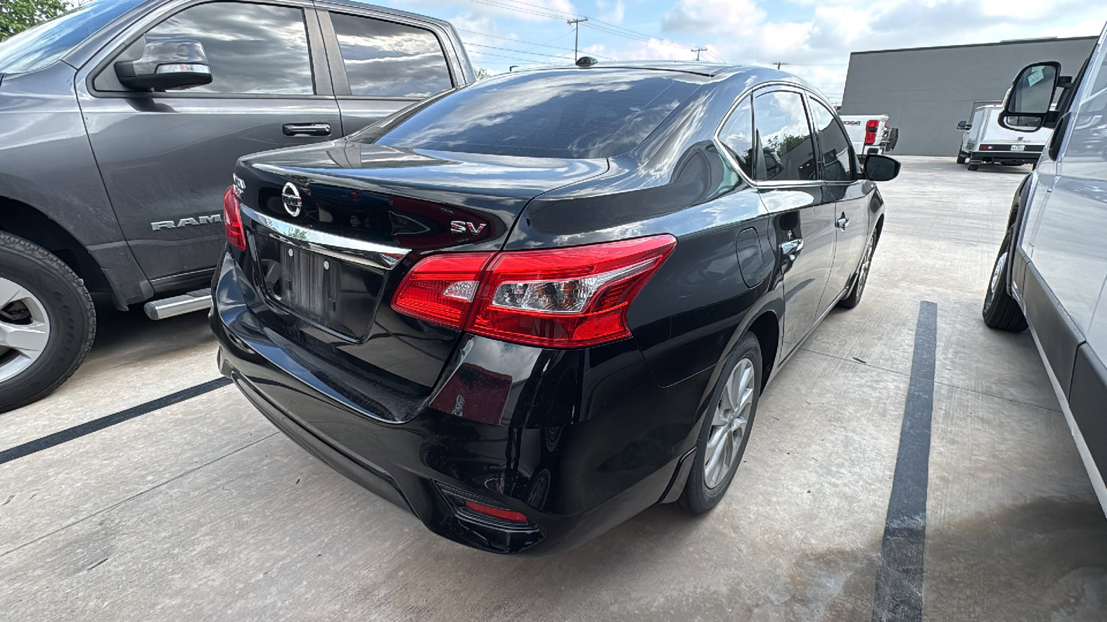 Used 2018 Nissan Sentra SV w/ Premium Package (P01) image 4