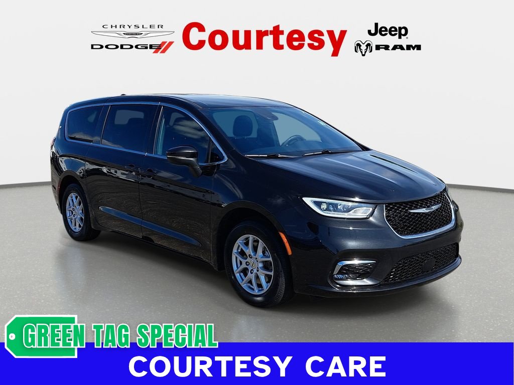 Used 2023 Chrysler Pacifica Touring