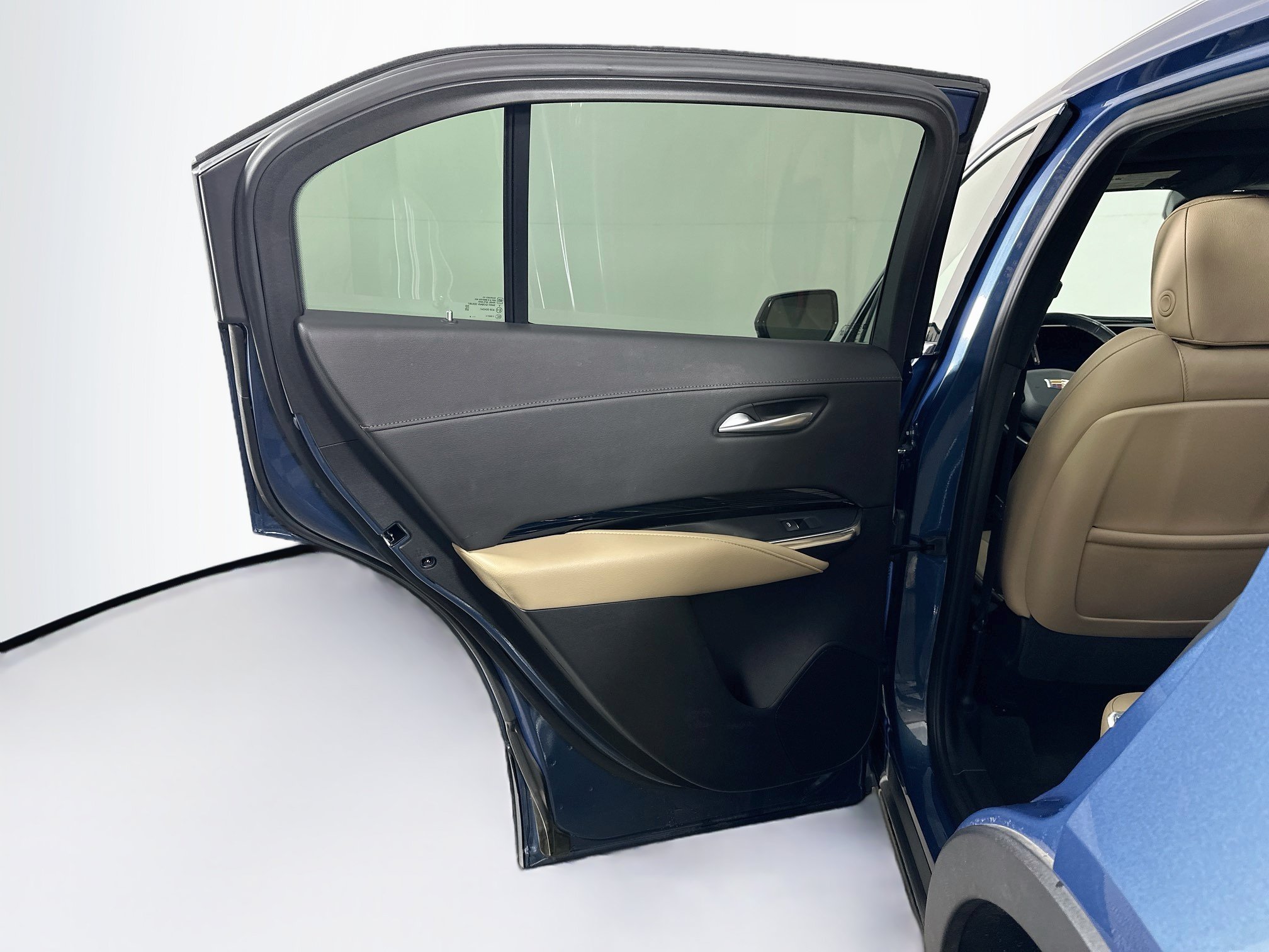 Used 2024 Cadillac XT4 Luxury w/ Cold Weather Package FWD image 26