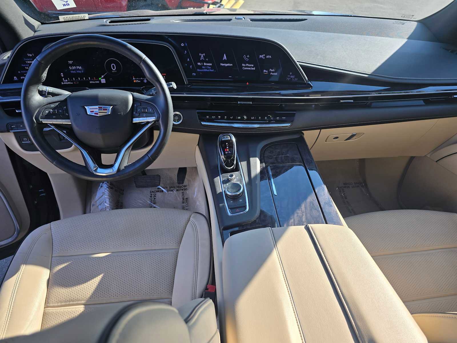 Used 2022 Cadillac Escalade Premium Luxury AWD/4WD image 23