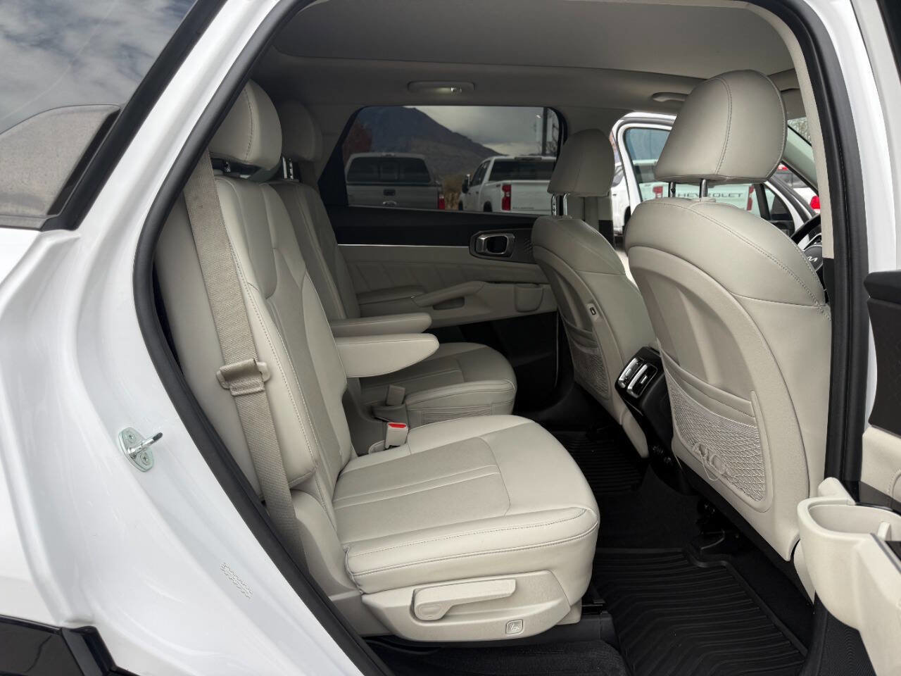 Used 2023 Kia Sorento SX image 22