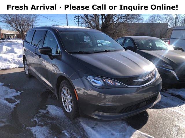 Used 2021 Chrysler Voyager LX image 1
