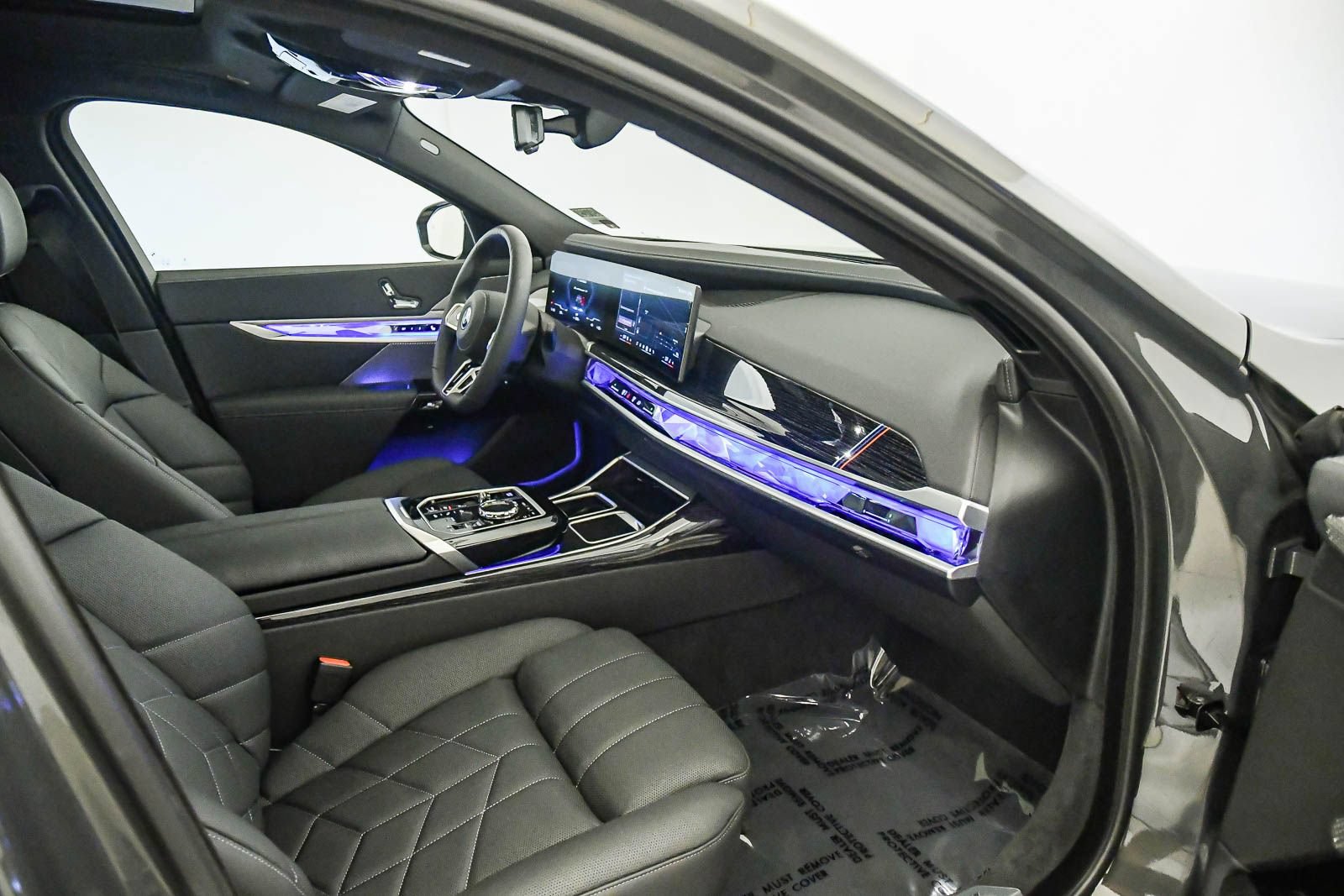 Certified 2025 BMW i7 eDrive50 w/ M Sport Package RWD image 17