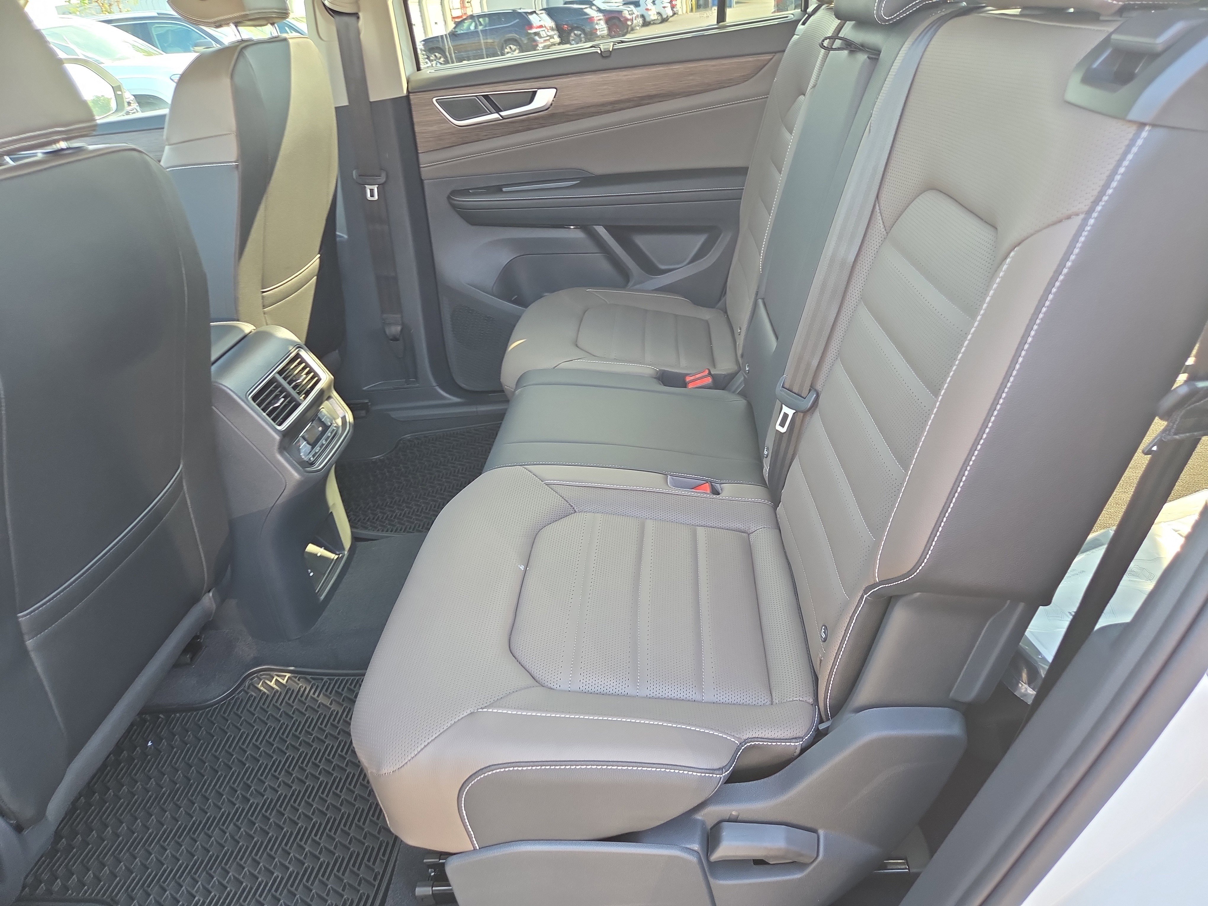 New 2026 Volkswagen Atlas SEL image 5