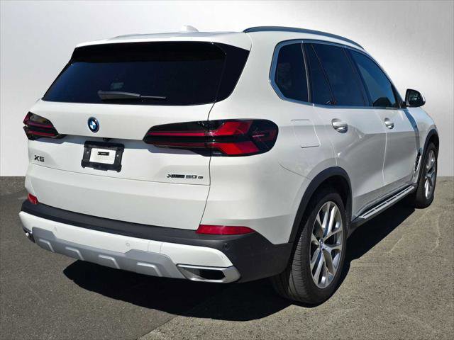 Used 2025 BMW X5 xDrive50e image 3
