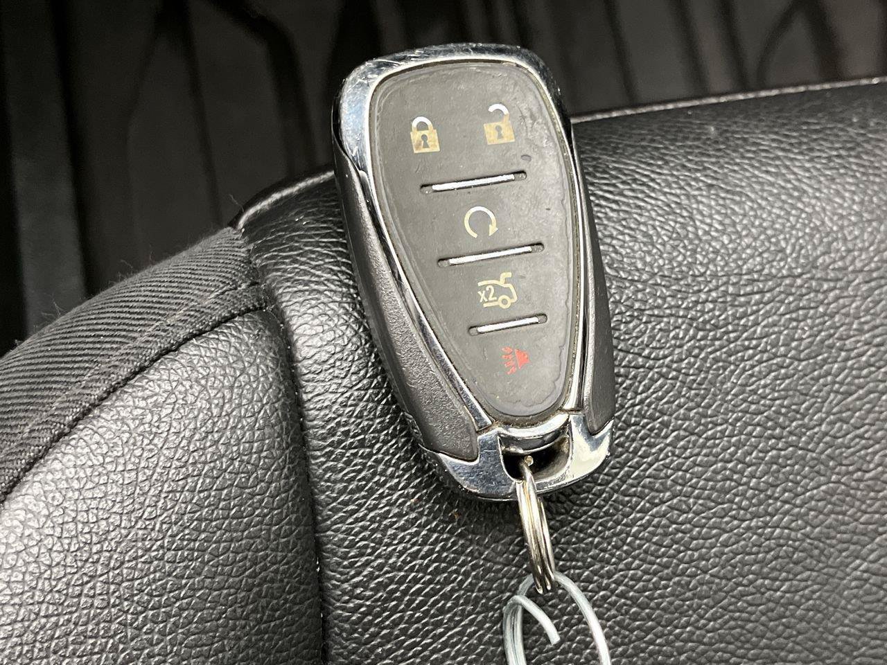 Used 2017 Chevrolet Malibu LT w/ Leather Package FWD image 24