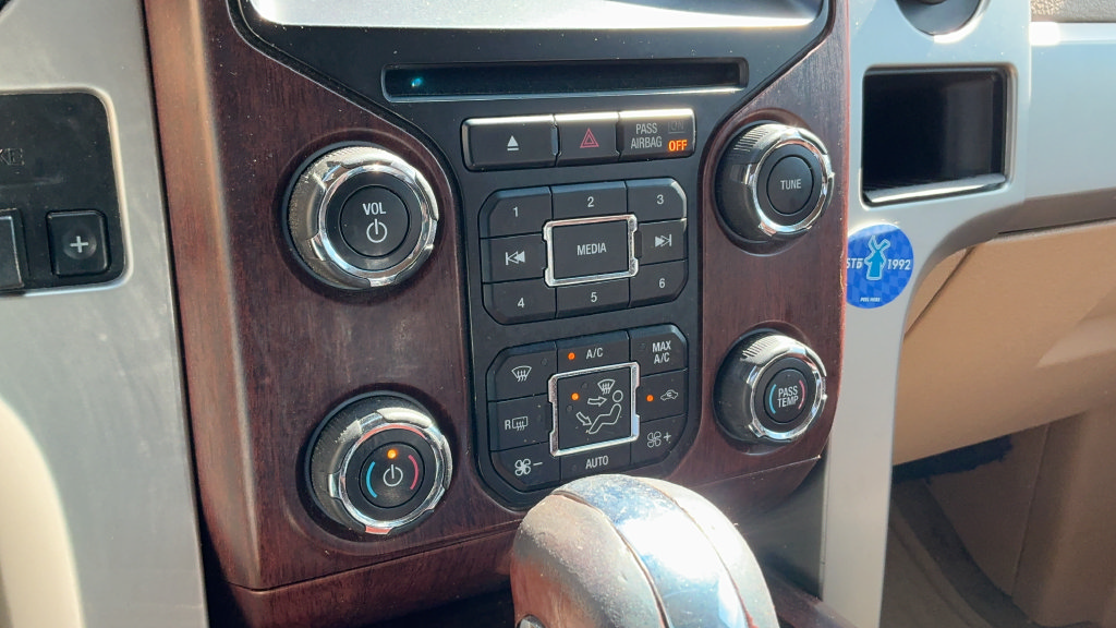 Used 2013 Ford F150 King Ranch w/ King Ranch Luxury Pkg AWD/4WD image 15