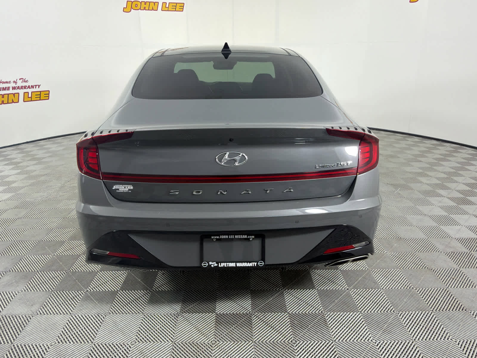 Used 2022 Hyundai Sonata Limited w/ Preferred Accessory Package FWD image 4