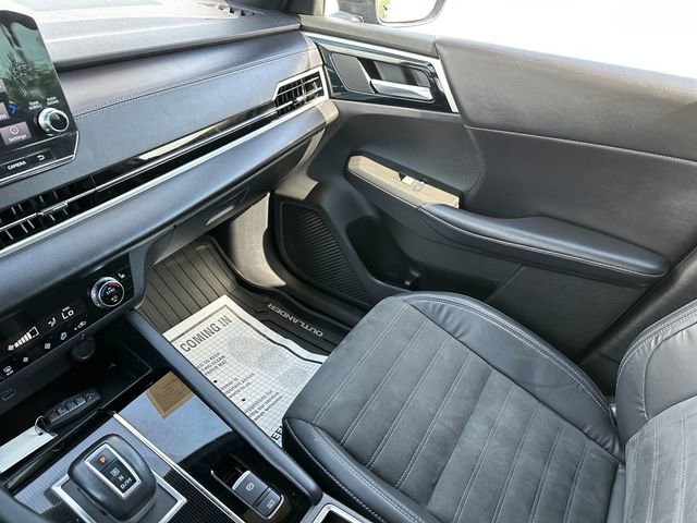 Used 2023 Mitsubishi Outlander SE image 29