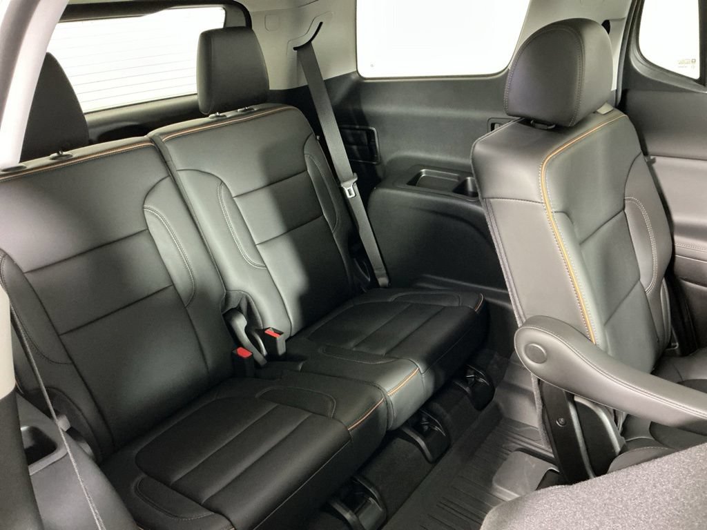 Used 2023 GMC Acadia AT4 w/ Technology Package AWD/4WD image 9