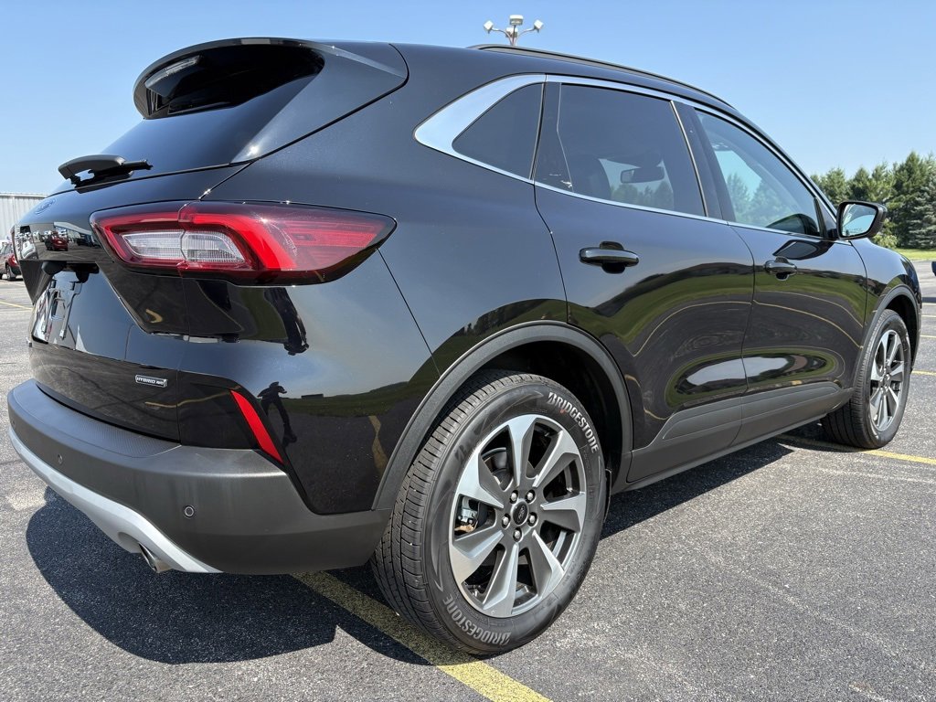 Used 2024 Ford Escape Platinum image 39