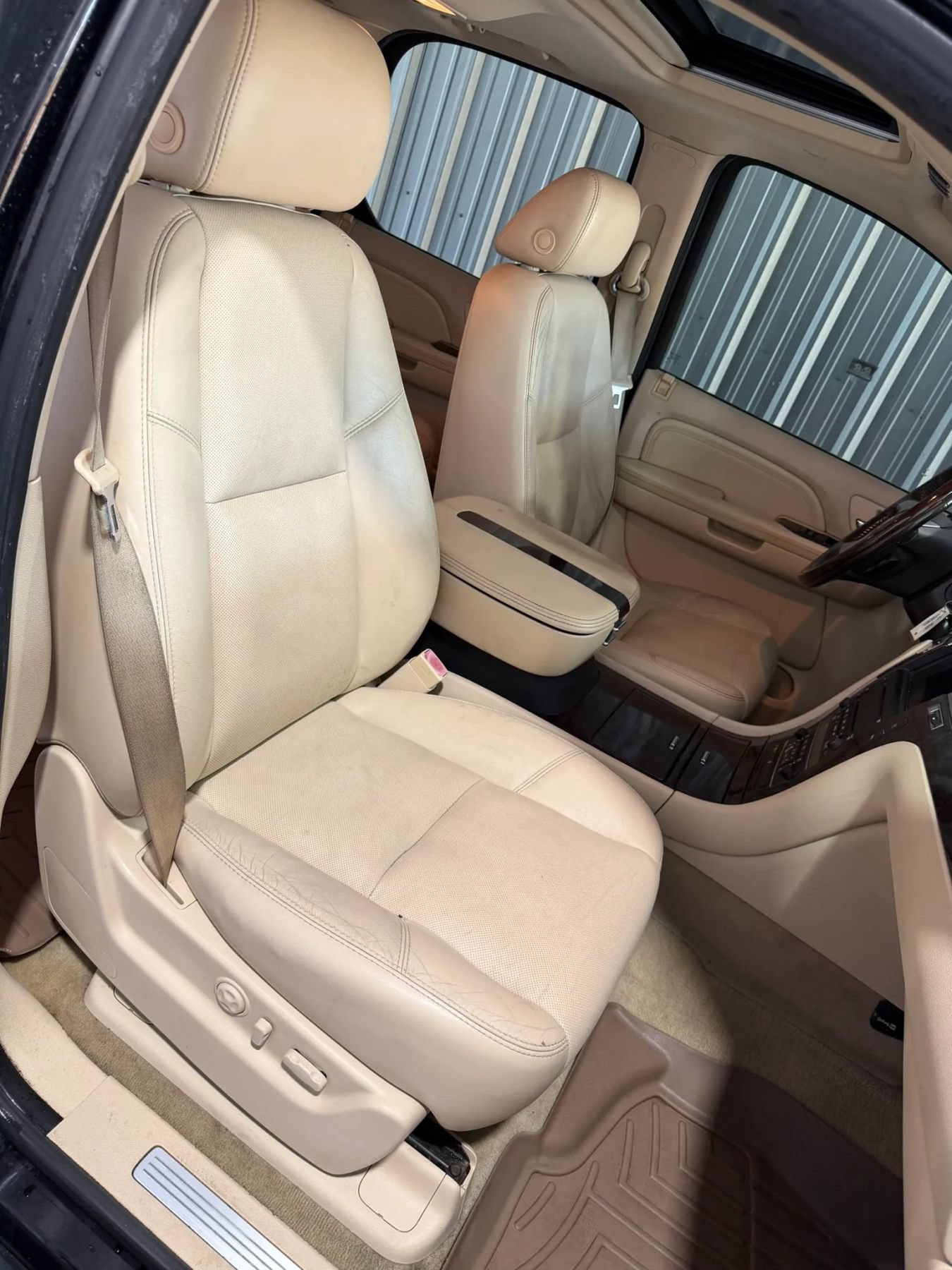Used 2007 Cadillac Escalade AWD w/ Information Package image 23