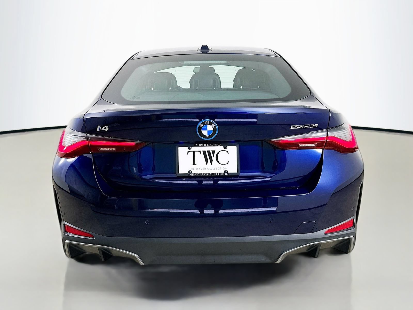 Used 2023 BMW i4 eDrive35 w/ Premium Package RWD image 6