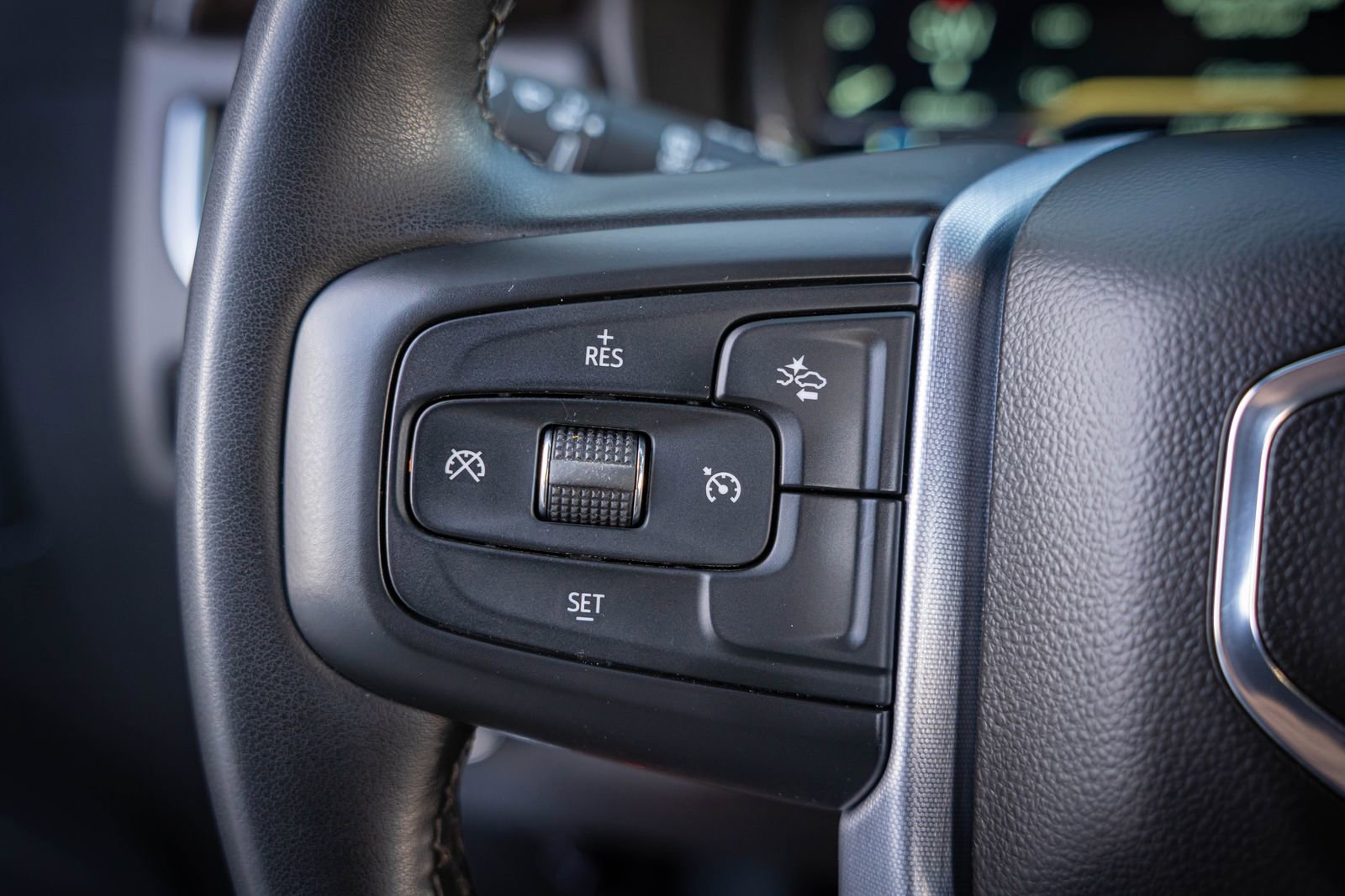 Used 2023 GMC Yukon XL SLE AWD/4WD image 18