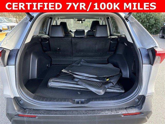 Used 2021 Toyota RAV4 XLE Premium image 12