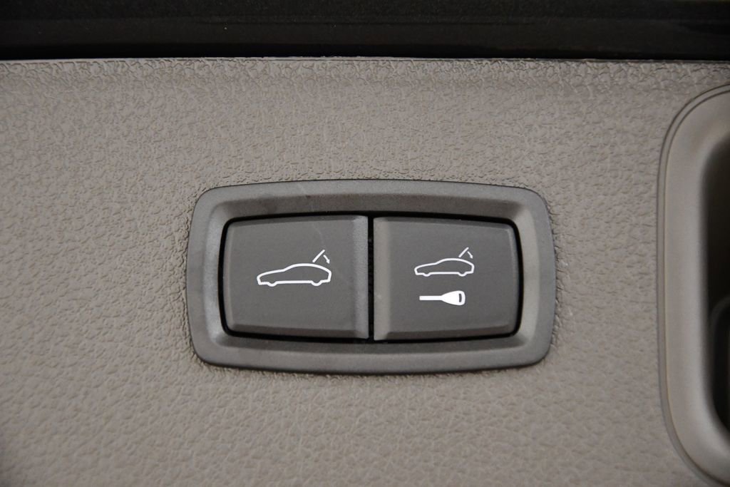 Used 2025 Porsche Macan image 56