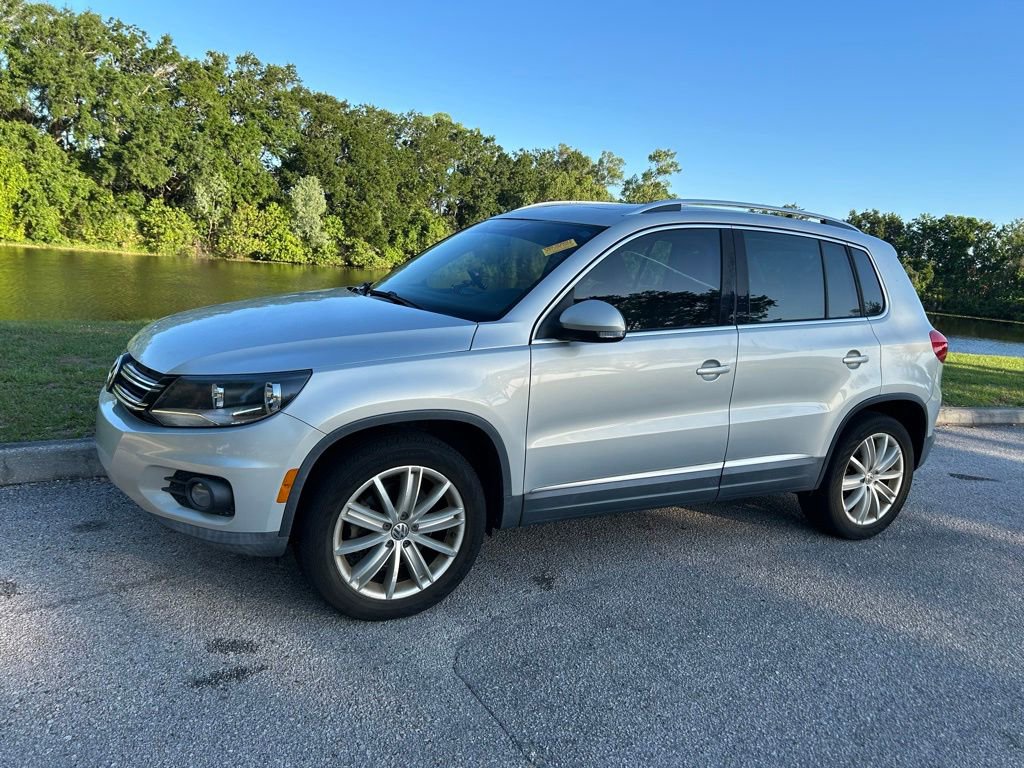 Used 2012 Volkswagen Tiguan SE FWD image 2