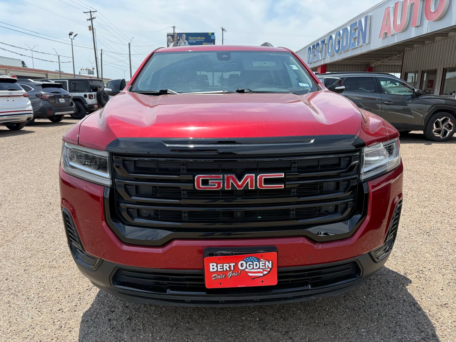 Used 2023 GMC Acadia SLE w/ Driver Convenience Package FWD image 2