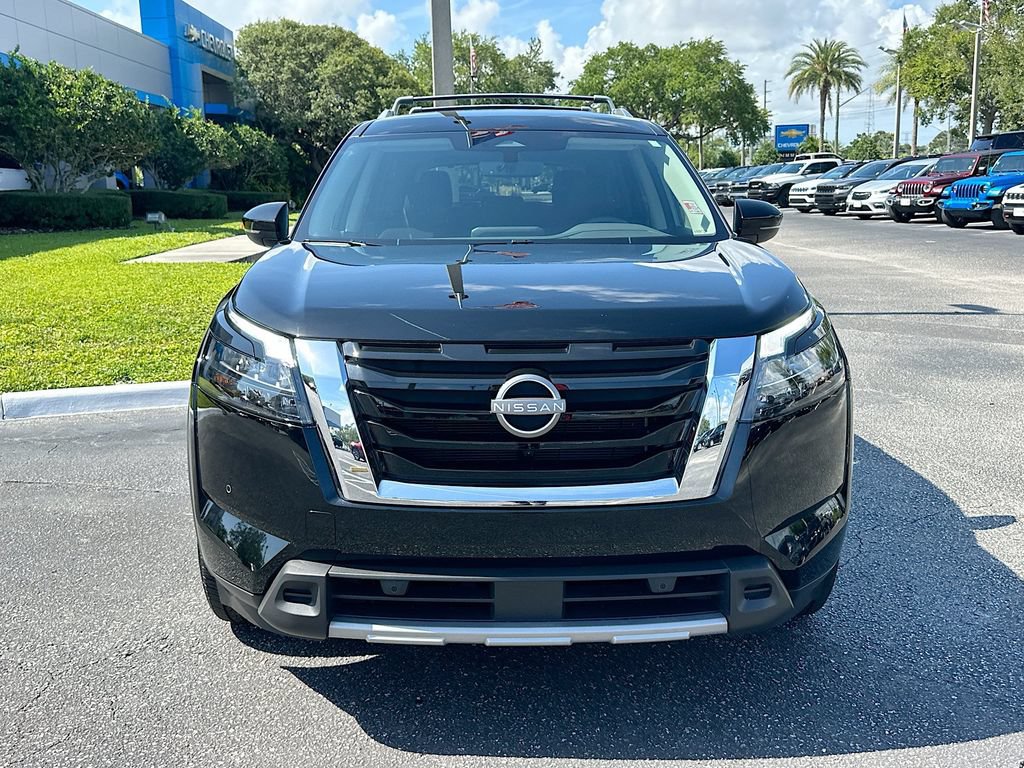 Used 2025 Nissan Pathfinder SL FWD image 2