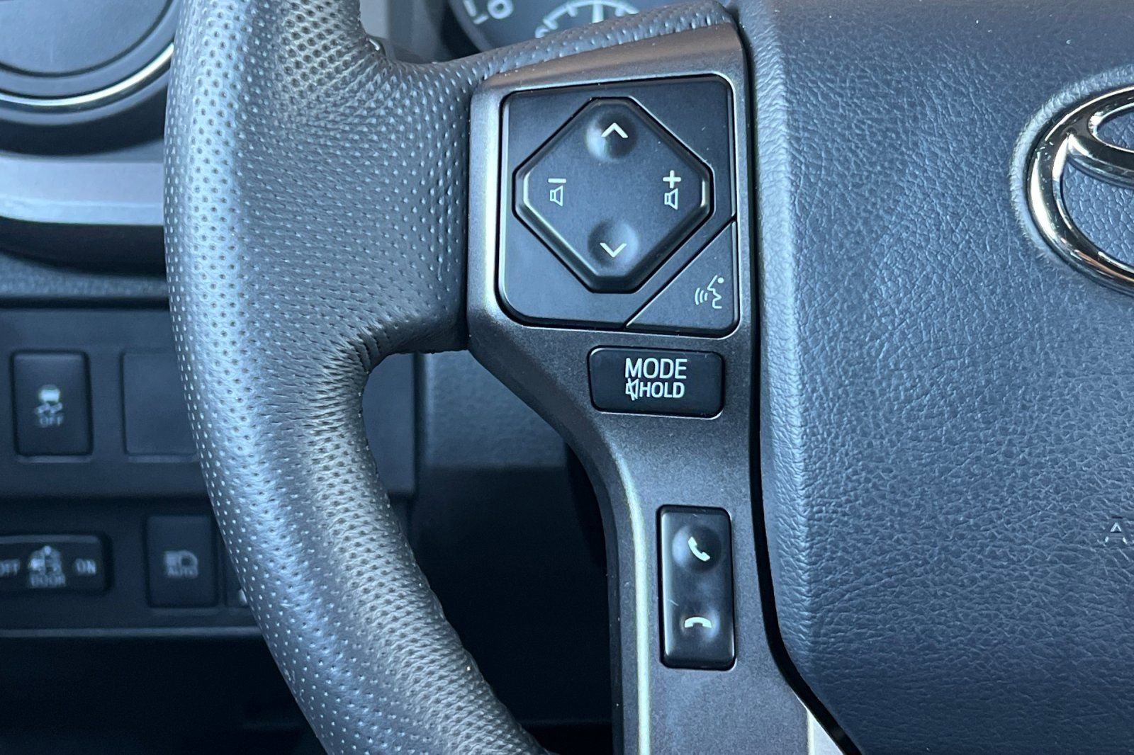 Certified 2023 Toyota Tacoma TRD Off-Road image 28