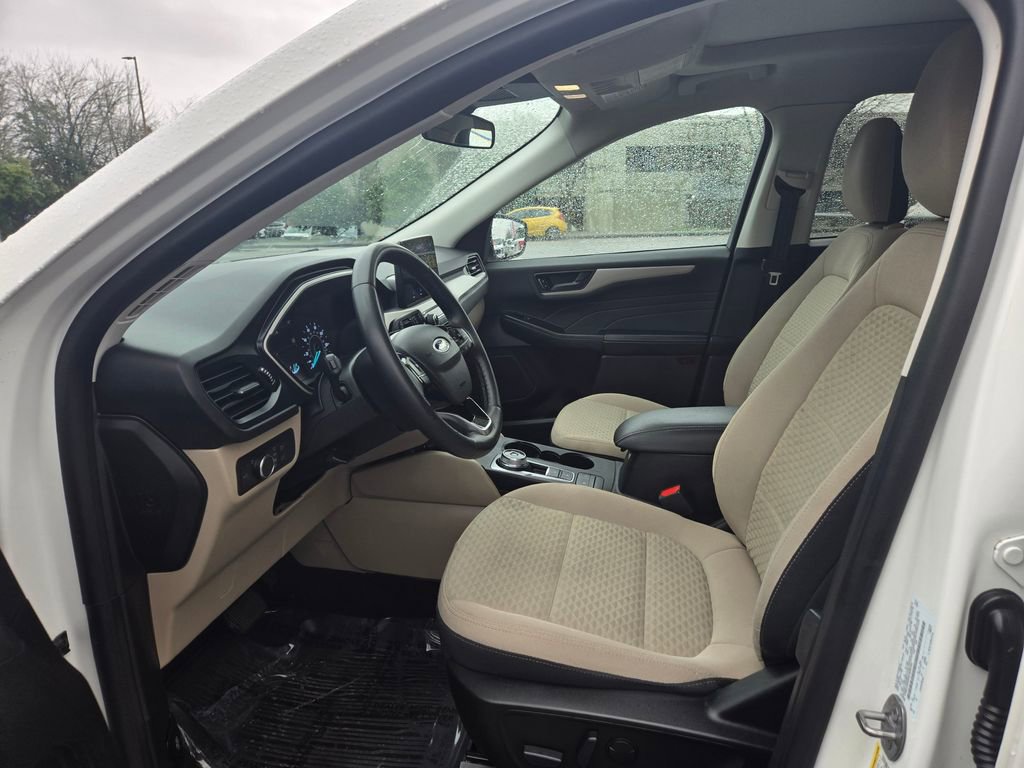 Used 2022 Ford Escape SE w/ SE Sport Appearance Package image 12