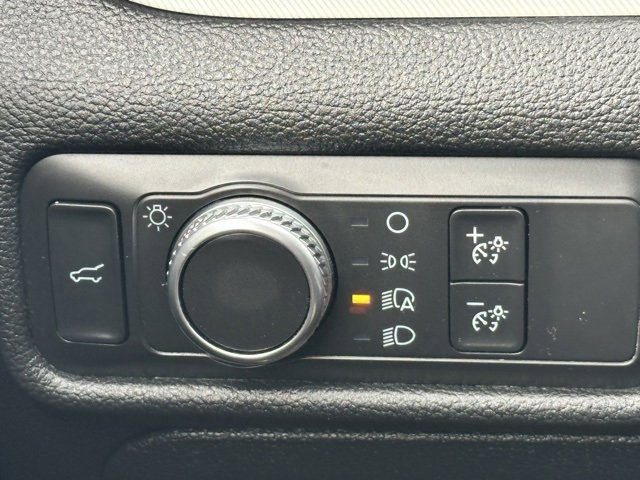 Used 2020 Ford Explorer XLT image 18