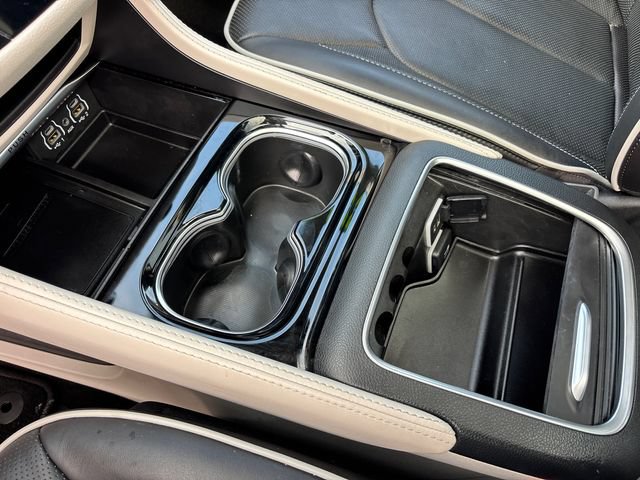 Used 2024 Chrysler Pacifica Limited FWD image 27