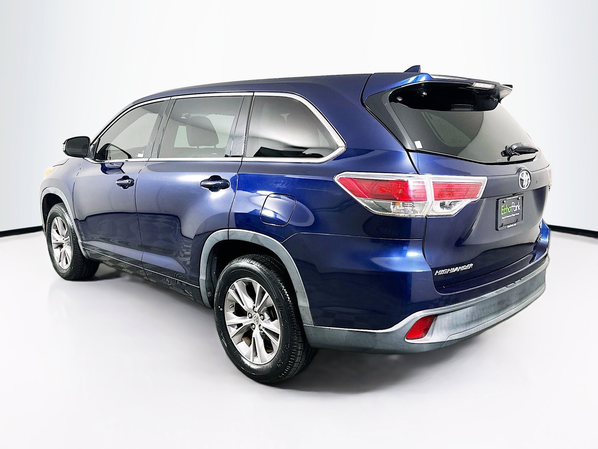 Used 2014 Toyota Highlander Plus FWD image 5