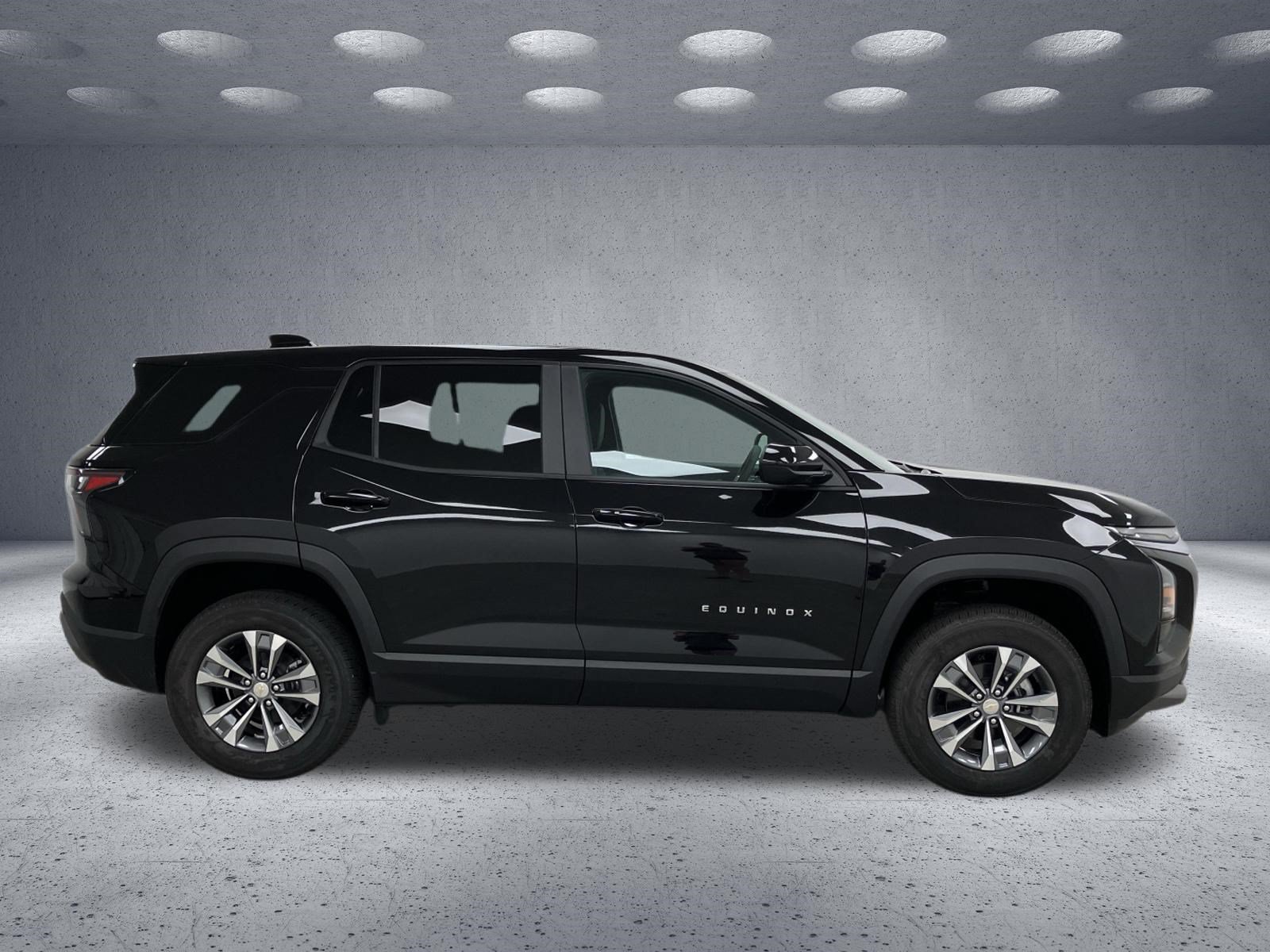 New 2027 Chevrolet Equinox LT w/ Convenience Package II FWD image 6