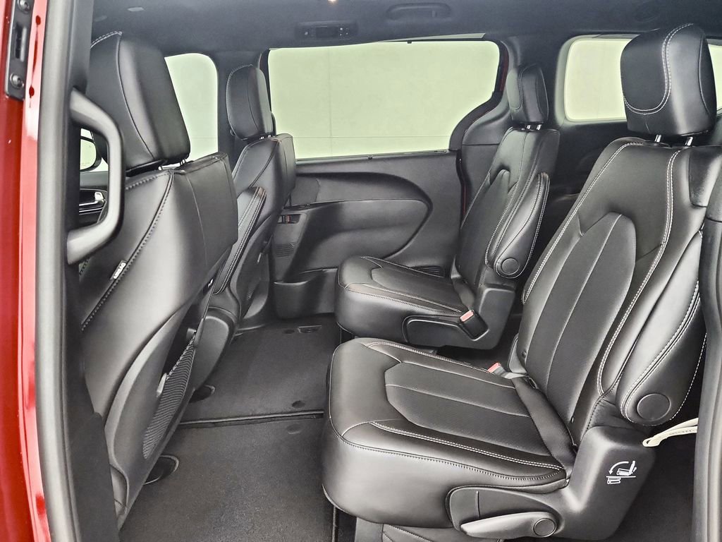 New 2026 Chrysler Pacifica Select AWD/4WD image 30
