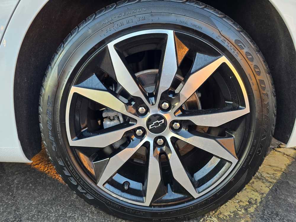 Used 2022 Chevrolet Malibu RS image 2