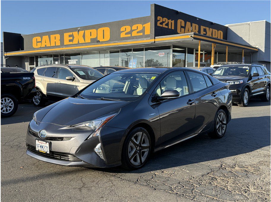 Used 2016 Toyota Prius Three Touring FWD image 1