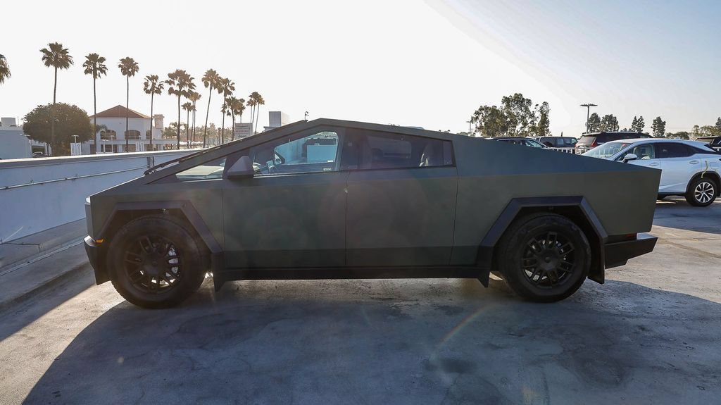 Used 2025 Tesla Cybertruck AWD Crew Cab image 14