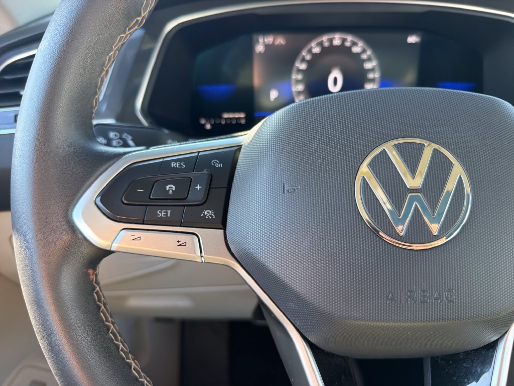 Certified 2022 Volkswagen Tiguan SE w/ Panoramic Sunroof Package AWD/4WD image 13
