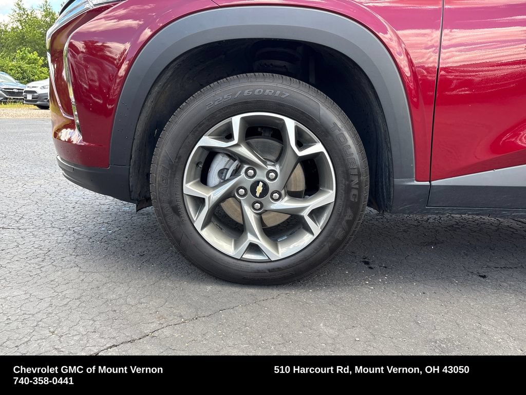 Used 2025 Chevrolet Trax LT w/ LT Convenience Package FWD image 22