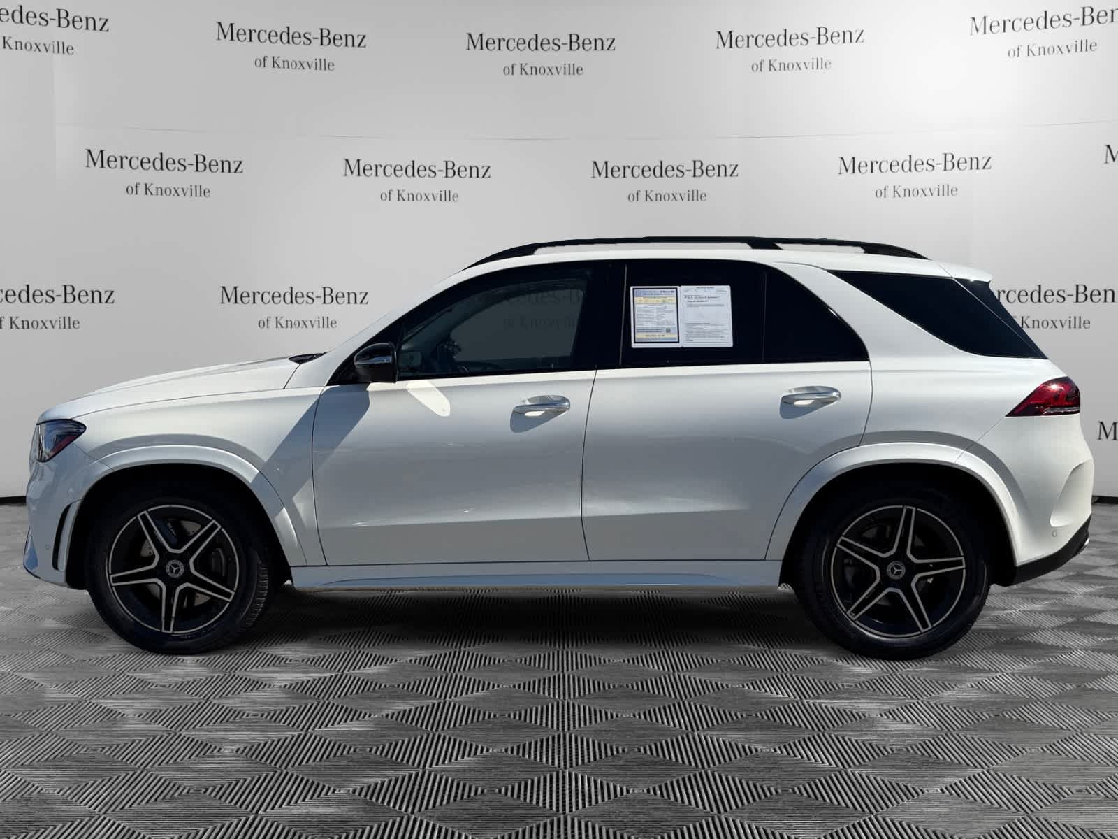 Used 2020 Mercedes-Benz GLE 450 4MATIC image 2